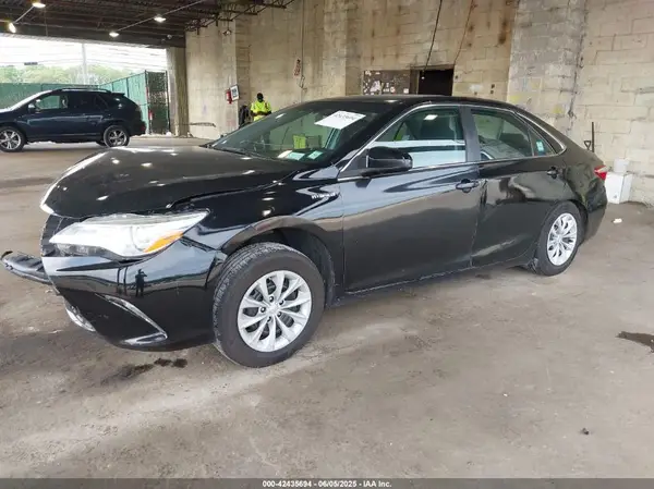 4T1BD1FK0HU223425 2017 TOYOTA CAMRY - Image 2