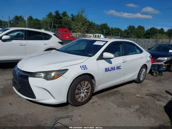 4T1BD1FK1GU178056 2016 TOYOTA CAMRY - Image 2