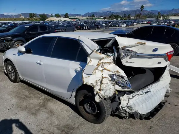 4T1BD1FK1GU185010 2016 TOYOTA CAMRY - Image 2