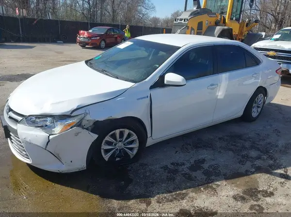4T1BD1FK1GU188327 2016 TOYOTA CAMRY - Image 2