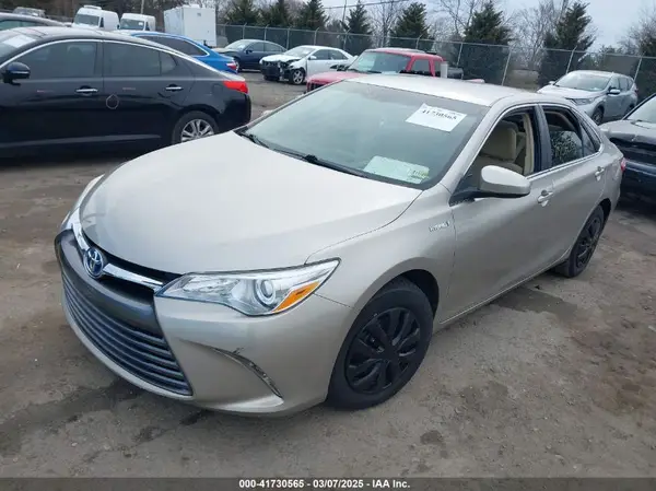 4T1BD1FK1HU213812 2017 TOYOTA CAMRY - Image 2