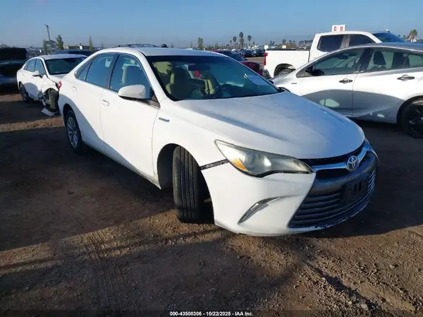 4T1BD1FK2GU186716 2016 TOYOTA CAMRY - Image 1