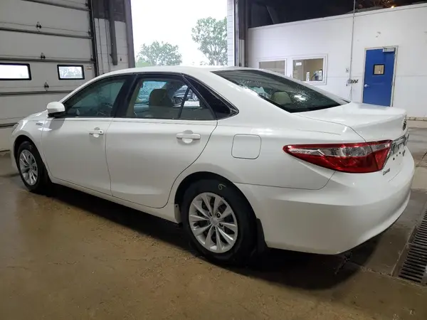 4T1BD1FK2GU199465 2016 TOYOTA CAMRY - Image 2