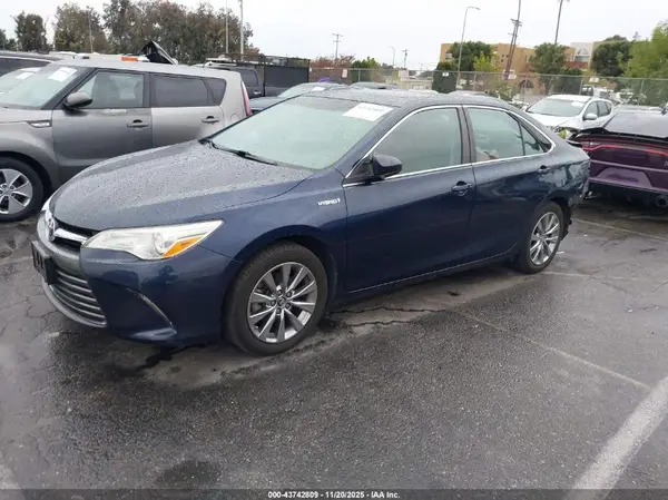4T1BD1FK2HU201295 2017 TOYOTA CAMRY - Image 2