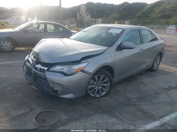 4T1BD1FK2HU202012 2017 TOYOTA CAMRY - Image 2