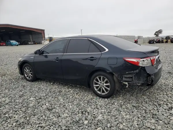 4T1BD1FK2HU205220 2017 TOYOTA CAMRY - Image 2