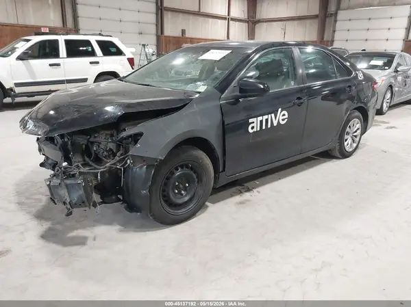 4T1BD1FK2HU206741 2017 TOYOTA CAMRY - Image 2