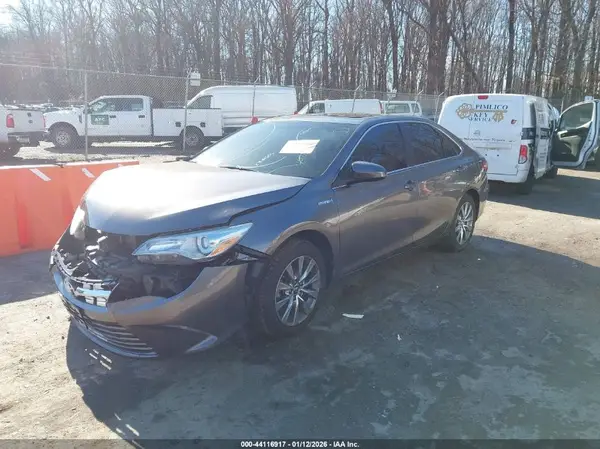 4T1BD1FK2HU211860 2017 TOYOTA CAMRY - Image 2