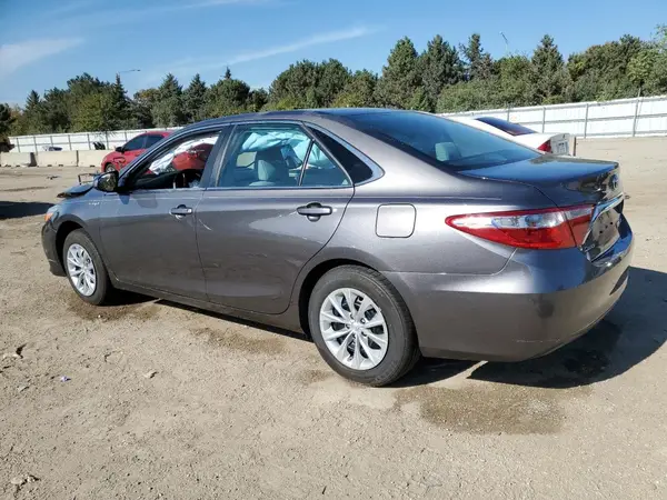 4T1BD1FK2HU212555 2017 TOYOTA CAMRY - Image 2