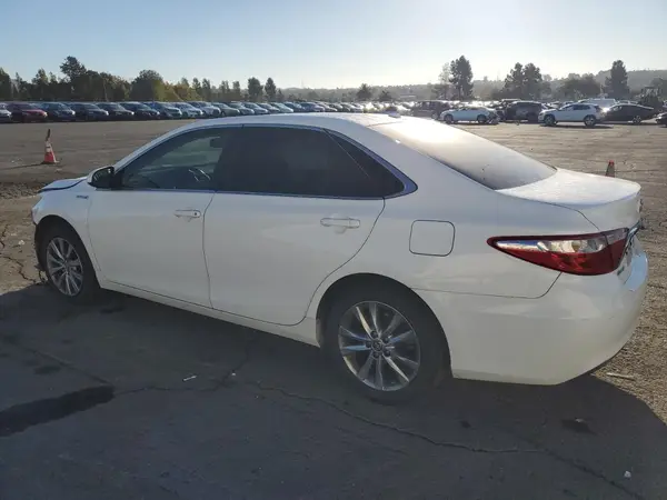 4T1BD1FK2HU214144 2017 TOYOTA CAMRY - Image 2