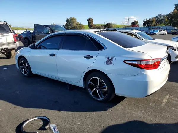 4T1BD1FK2HU215830 2017 TOYOTA CAMRY - Image 2
