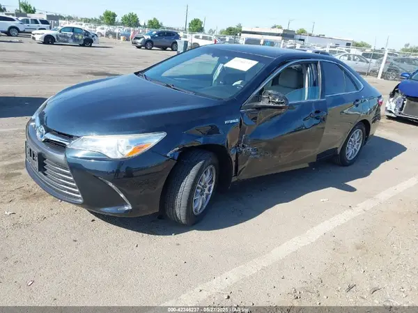 4T1BD1FK2HU217769 2017 TOYOTA CAMRY - Image 2