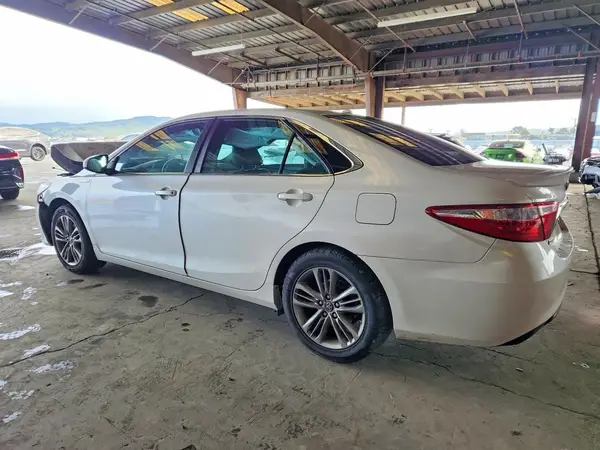 4T1BD1FK2HU218131 2017 TOYOTA CAMRY - Image 2