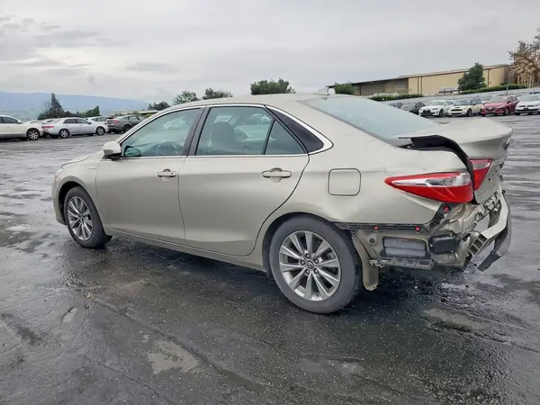 4T1BD1FK2HU220381 2017 TOYOTA CAMRY - Image 2