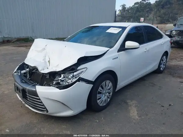 4T1BD1FK2HU220901 2017 TOYOTA CAMRY - Image 2