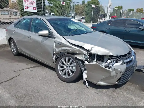 4T1BD1FK2HU221210 2017 TOYOTA CAMRY - Image 1