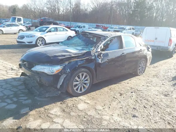 4T1BD1FK2HU227041 2017 TOYOTA CAMRY - Image 2