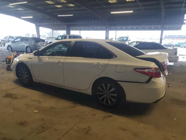 4T1BD1FK3GU181573 2016 TOYOTA CAMRY - Image 2