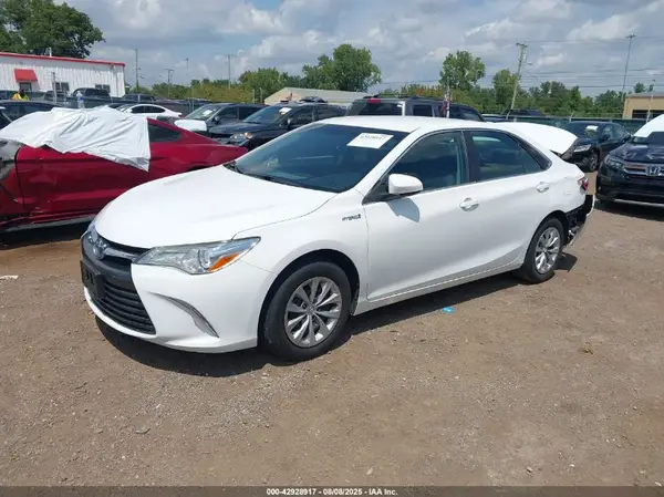 4T1BD1FK3GU186398 2016 TOYOTA CAMRY - Image 2