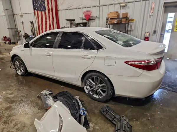 4T1BD1FK3GU194484 2016 TOYOTA CAMRY - Image 2