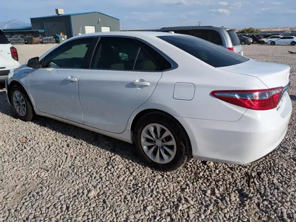 4T1BD1FK3GU194808 2016 TOYOTA CAMRY - Image 2