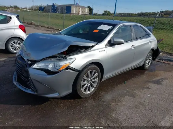 4T1BD1FK3HU201922 2017 TOYOTA CAMRY - Image 2