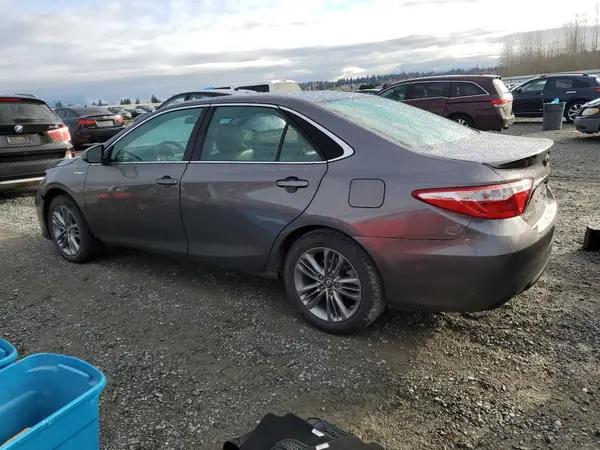 4T1BD1FK3HU208482 2017 TOYOTA CAMRY - Image 2