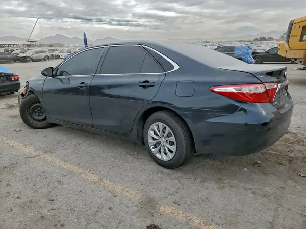 4T1BD1FK3HU209504 2017 TOYOTA CAMRY - Image 2