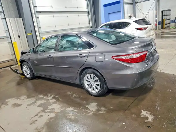 4T1BD1FK3HU210930 2017 TOYOTA CAMRY - Image 2