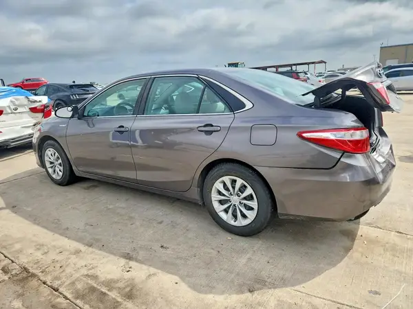 4T1BD1FK3HU215514 2017 TOYOTA CAMRY - Image 2