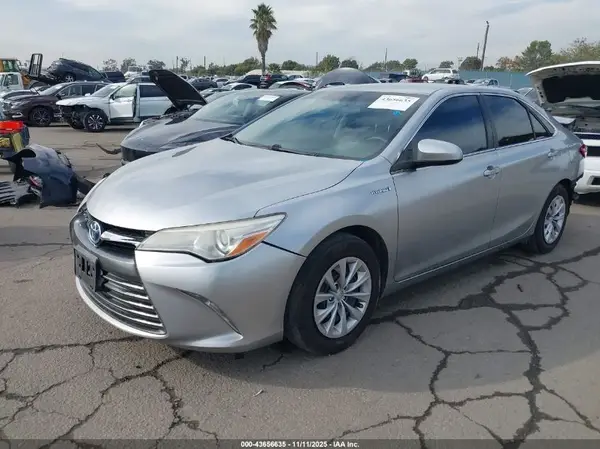 4T1BD1FK3HU220261 2017 TOYOTA CAMRY - Image 2