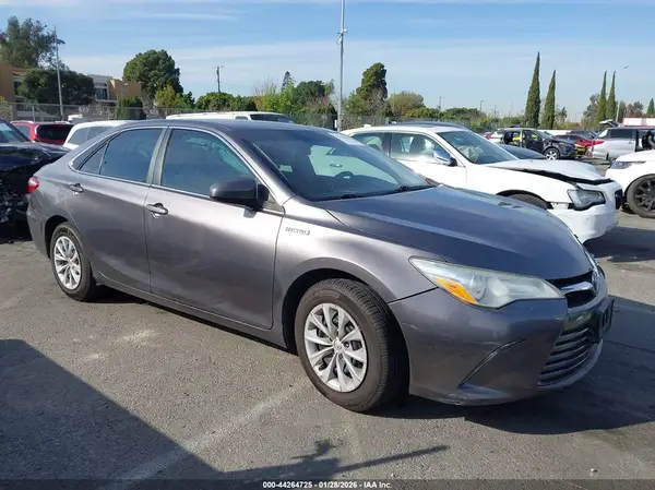 4T1BD1FK4GU178696 2016 TOYOTA CAMRY - Image 1
