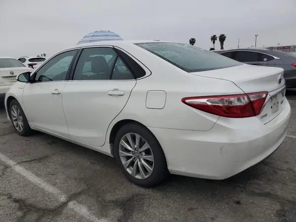 4T1BD1FK4GU186135 2016 TOYOTA CAMRY - Image 2