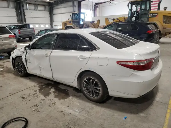 4T1BD1FK4HU205977 2017 TOYOTA CAMRY - Image 2