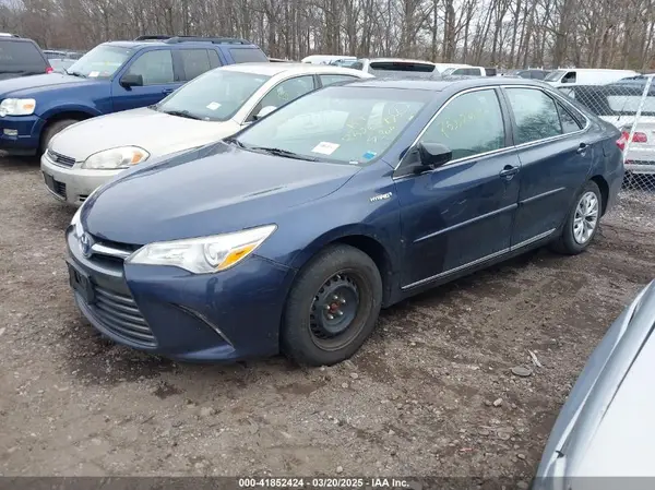 4T1BD1FK4HU211763 2017 TOYOTA CAMRY - Image 2