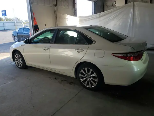 4T1BD1FK4HU221354 2017 TOYOTA CAMRY - Image 2
