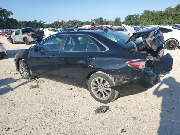 4T1BD1FK4HU228255 2017 TOYOTA CAMRY - Image 2