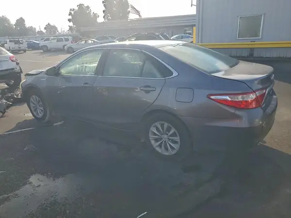 4T1BD1FK4HU228918 2017 TOYOTA CAMRY - Image 2