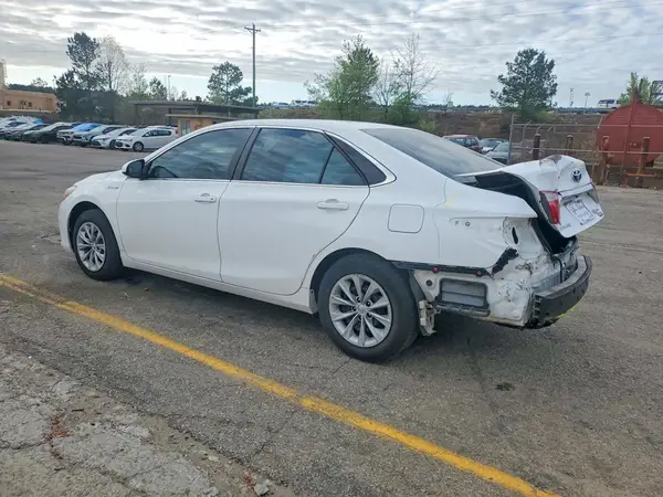 4T1BD1FK5GU178383 2016 TOYOTA CAMRY - Image 2