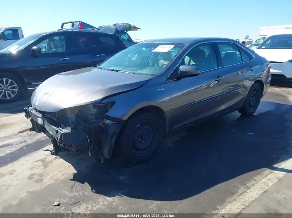 4T1BD1FK5HU206927 2017 TOYOTA CAMRY - Image 2