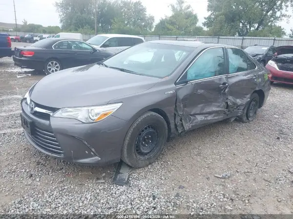 4T1BD1FK5HU207477 2017 TOYOTA CAMRY - Image 2