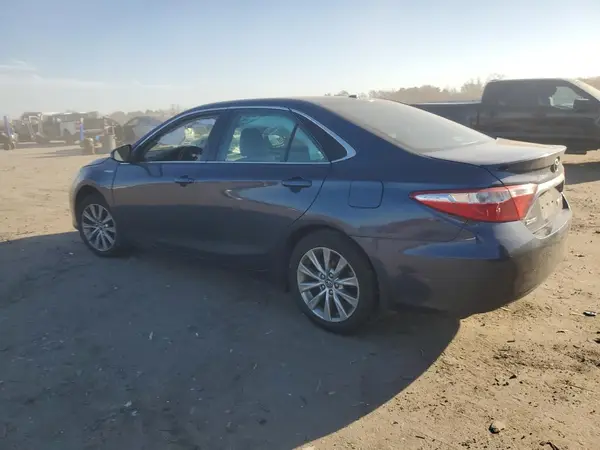 4T1BD1FK5HU212162 2017 TOYOTA CAMRY - Image 2