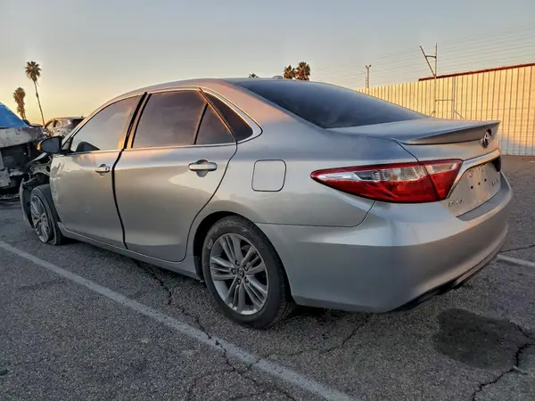 4T1BD1FK5HU213392 2017 TOYOTA CAMRY - Image 2