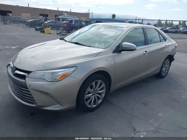 4T1BD1FK5HU217233 2017 TOYOTA CAMRY - Image 2