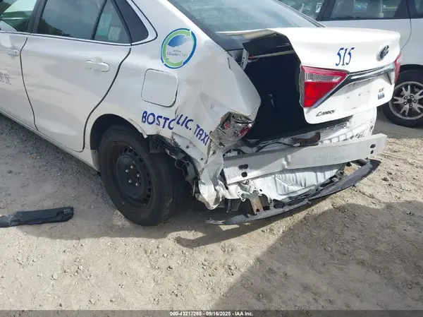 4T1BD1FK5HU218463 2017 TOYOTA CAMRY - Image 2