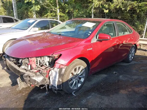 4T1BD1FK5HU219970 2017 TOYOTA CAMRY - Image 2