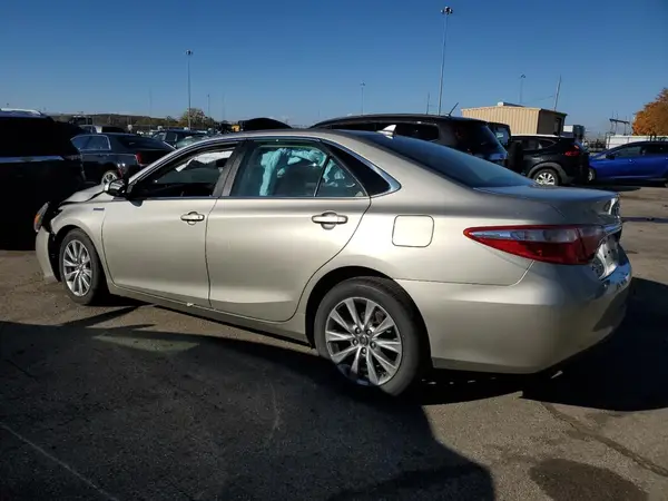 4T1BD1FK5HU228040 2017 TOYOTA CAMRY - Image 2