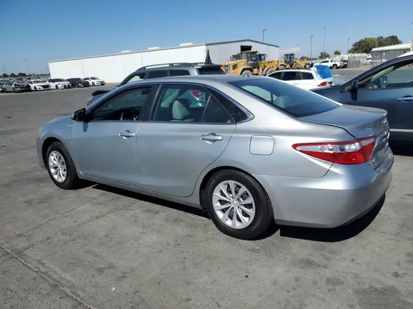 4T1BD1FK6GU194740 2016 TOYOTA CAMRY - Image 2