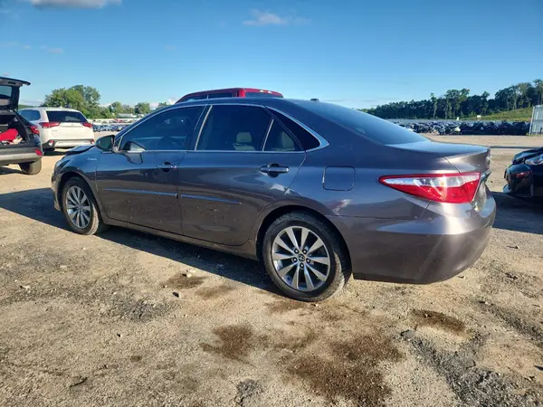 4T1BD1FK6HU205642 2017 TOYOTA CAMRY - Image 2