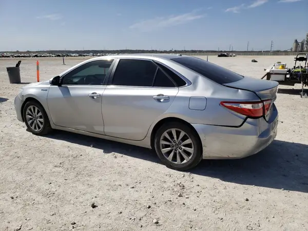 4T1BD1FK6HU214129 2017 TOYOTA CAMRY - Image 2